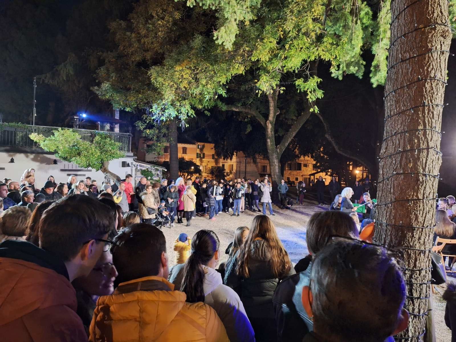 ODLIČNA  ATMOSFERA U POREČU! Izvrsni glazbenici oduševili publiku na prvom Festivalu mladih